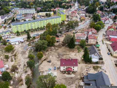 ZhS Premium: A mother and daughter fleeing floods in Poland were turned away from a hotel that was full of Ukrainians. We spoke with the woman