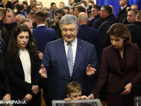 Расказваючы пра «дзяцей эліты», палітолаг Лазуткін «пахаваў» унука Парашэнкі