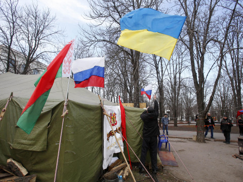 «Русских народов три». Григорий Азарёнок избирательно процитировал Максима Богдановича