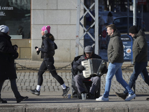 Fakes from Belradio: Lithuanian pensioners are on the edge of subsistence, and a quarter of Latvians have given up their cars