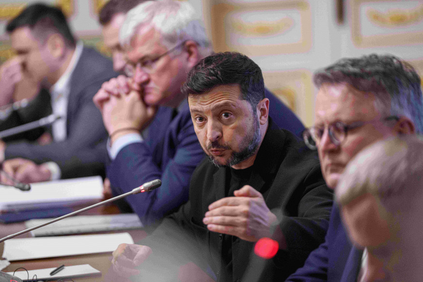 News.by показал график о падении доверия к власти в Украине. Но в исследовании украинцев не опрашивали