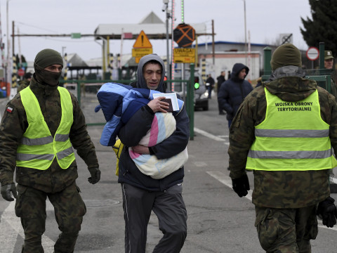 Всех неработающих украинцев депортируют из Польши? На Белорусском радио расширили предложение оппозиционной партии